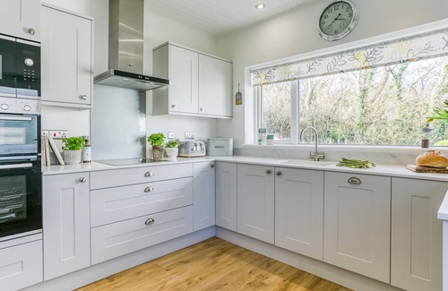 Marianglas Cottage | Gamdda Fawr - a hot tub that sleeps 8 guests in 4 bedrooms