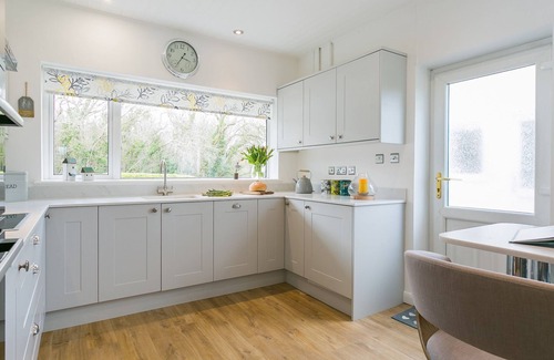 Marianglas Cottage | Gamdda Fawr - a hot tub that sleeps 8 guests in 4 bedrooms