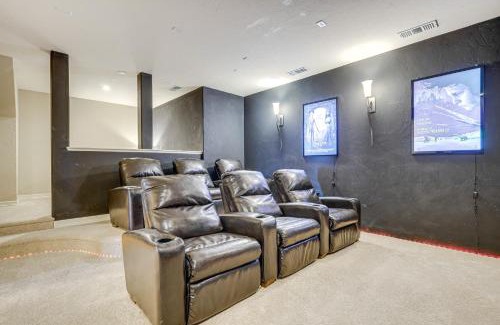 Tucumcari House | Game Room and Deck Group Getaway in New Mexico!