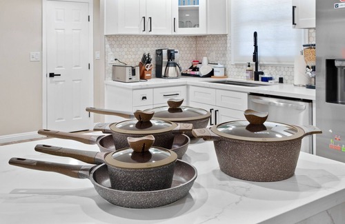 Fullerton House | 🕹️🎬🏎️👾Gamers Getaway: Arcade ,Theater, Racing, And More!