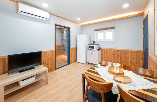 Sang House | Gapeyong Fourseason Pet Glamping Caravan