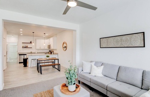 Vineyard House | Garage, Game Room, King Bednn