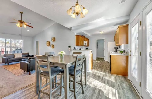 Kernersville House | Garage Patio Cozy Retreat Fenced Backyard