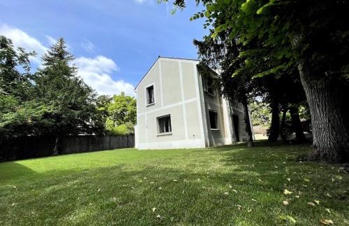 Garches Villa | GARCHES, proche PARIS, Villa 10 personnes, quartier calme et cosy