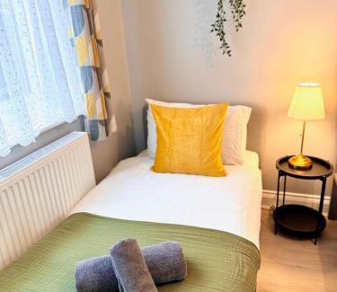 Tokyngton Apartment | Garden 1-Bed Flat 30min to Downtown & Free Parking
