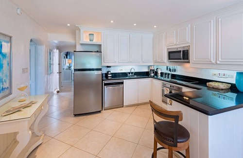 Porters Apartment | Garden and Pool Views - Glitter Bay 310