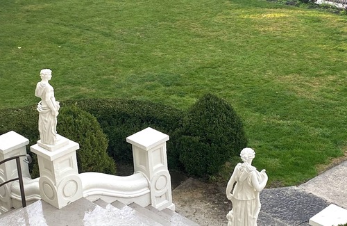 Dayton House | Garden Bedroom at Historic Bossler Mansion. Walking distance to Downtown Dayton.