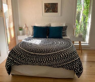 Saint Kilda South Apartment | Garden Cottage St Kilda