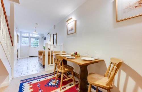 Sandwich House | Garden Flat