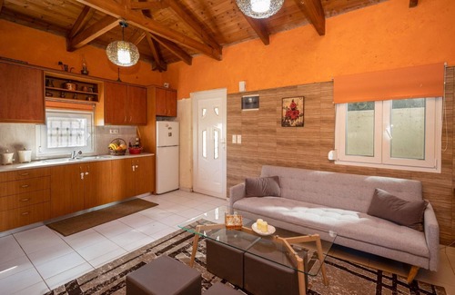 Prasas Apartment | Garden House by Estia