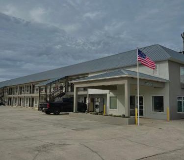 Metter Hotel | Garden Inn & Suites
