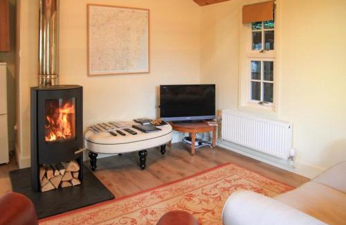 Debenham House | Garden Lodge