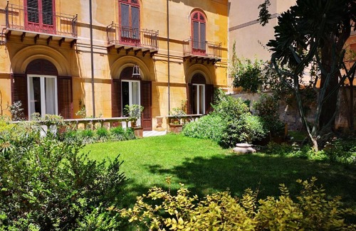 Palermo Bed & Breakfast | Garden Suite in private villa on Via Libertà