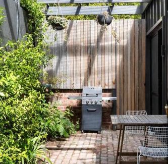 Stirling Apartment | Garden Villa at Lucent Art House
