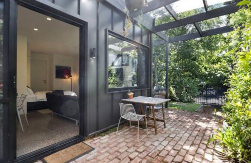 Stirling Apartment | Garden Villa at Lucent Art House