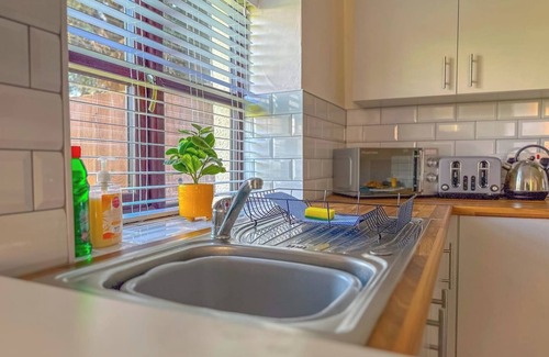 Kewstoke House | Gardeners Rest Cottage(Snug, Dog Friendly, Country Cottage)