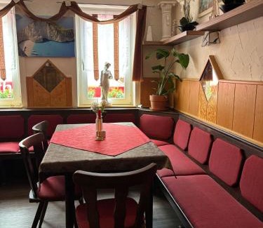 Bischofsheim an der Rhon Hotel | Gasthof Rhönlust zentrum