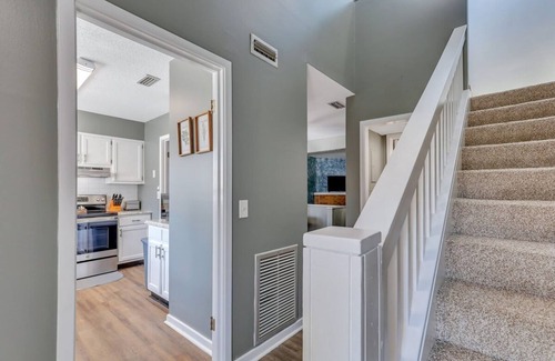 Statesboro Apartment | Gata 2 -the Rustic Suite - Close to GSU