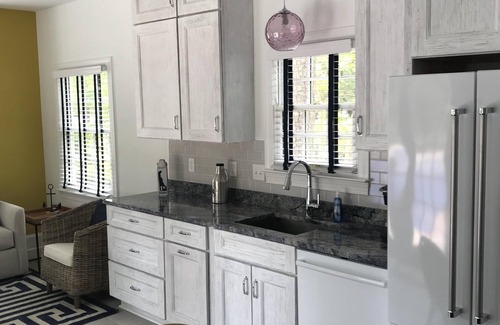 The Pines House | GATED LAKESIDE ESTATE DNTWN - HUGE POOL/YARD/POOL HOUSE - 2 BLKS @ OCEAN/BRDWLK!