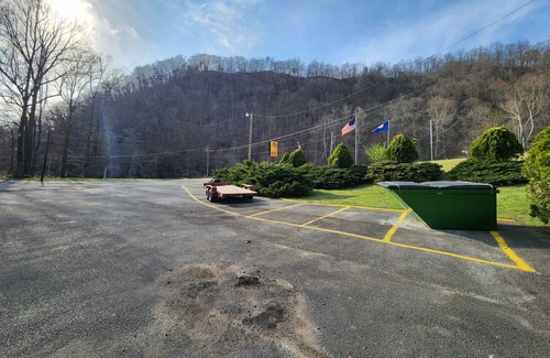 Haysi Hotel | Gateway to the Breaks Motel