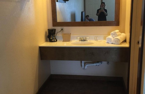 La Rose Hotel | Gators Inn