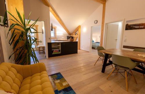 Nesselwang Apartment | Gaul Lodge - für bis zu 8 Gäste, inkl Königscard, 4 Schlafzimmer, 2 Bäder, große Küche, gratis Parken & WLAN, Self Check-in