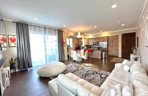 Glendale Condo | GD1-Downtown Glendale Apartment