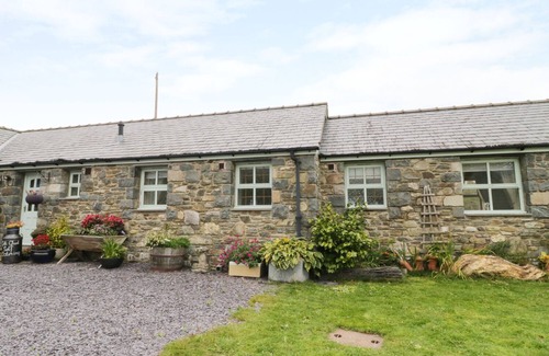 Eglwysbach Cottage | GELLI GLUD, pet friendly, character holiday cottage in Eglwysbach