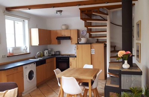 Uttfeld Apartment | Gemütliche Ferienwohnung im Herzen der Eifel. Mit Anschluss an Eine Alpaka-farm!