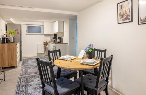 Quickborn Apartment | Gemütliche Unterkunft mit Terrasse