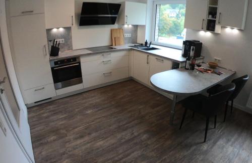 Idar-Oberstein Apartment | Gemütliche Wohnung im Zentrum, Kaffeevollautomat, Smart TV
