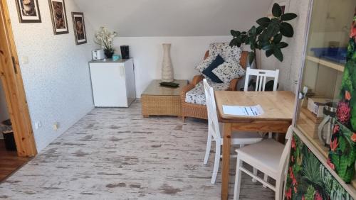 Rath-Heumar Apartment | gemütliche Zimmer im Einfamilienhaus