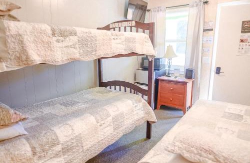 Dunlap Hotel | Genas's Sierra Inn & Restaurant