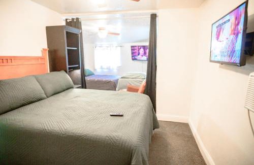 Dunlap Hotel | Genas's Sierra Inn & Restaurant