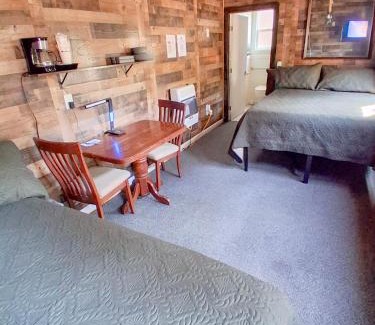 Dunlap Hotel | Genas's Sierra Inn & Restaurant