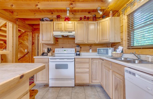 Gatlinburg Cabin | Gentle Bens Den by Jackson Mountain Homes