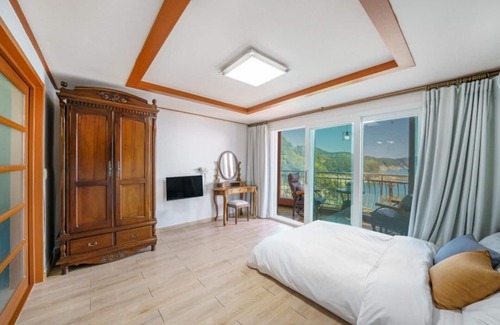 Geoje House | Geoje Island Haegeumgang Pension