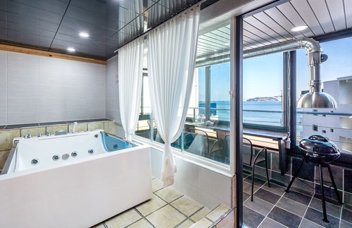 Geoje House | Geoje Memory Kids Pool Villa