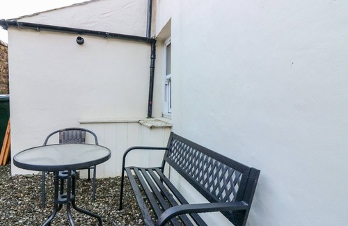 Murthly Cottage | GEORGE COTTAGE, pet friendly, with open fire in Blairgowrie