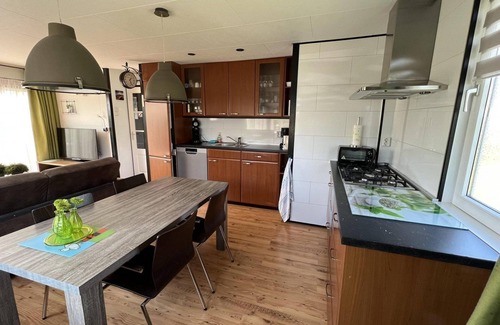 Sint Maartensvlotbrug House | Gepflegter Ferienbungalow für 4 Personen, 2 Schlafzimmer, Wlan, Haustier Willkommen!