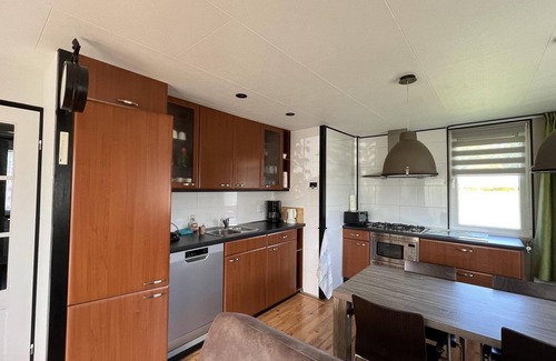 Sint Maartensvlotbrug House | Gepflegter Ferienbungalow für 4 Personen, 2 Schlafzimmer, Wlan, Haustier Willkommen!