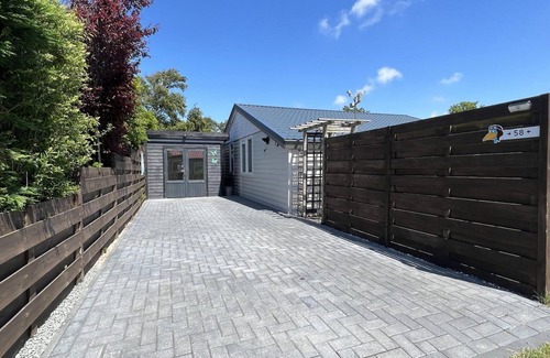 Sint Maartensvlotbrug House | Gepflegter Ferienbungalow für 4 Personen, 2 Schlafzimmer, Wlan, Haustier Willkommen!