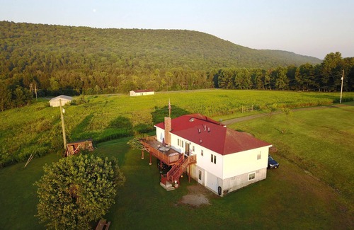 East Meredith House | Get Away from It All - Experience All-Star Village 15 Mins/Hall Fame 25 Mins