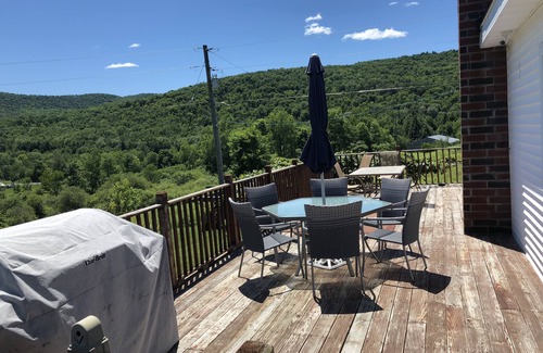 East Meredith House | Get Away from It All - Experience All-Star Village 15 Mins/Hall Fame 25 Mins