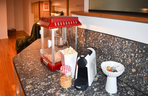 West Hobart Apartment | Get Funky in the heart of Hobart. Free parking