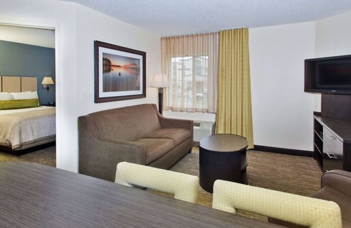 Horsham House | Get Some Refreshing Rest! Free Parking, Pet-friendly Property, Near Lukens Park