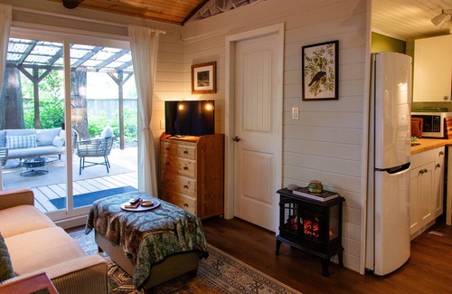 Point Roberts Cabin | Getaway Cabin in the Woods with Large Outdoor Deck