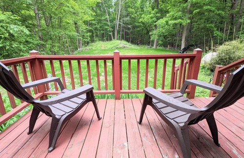 Mount Marion House | Getaway in the woods, steps from quaint towns