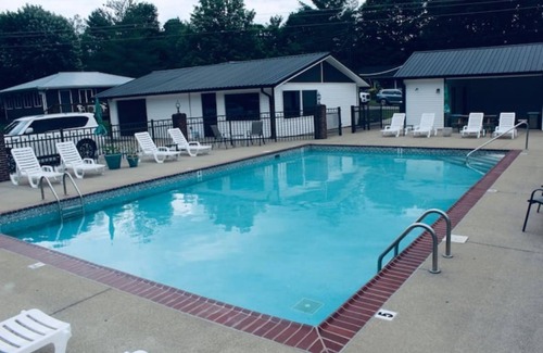Sloans Valley Cottage | Gidget at Villager- Pool,Resort Dock