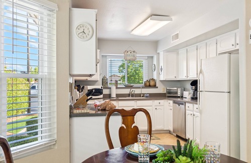 The Islands House | Gilbert Island Cozy 2 BR Home/Putting Green/COM Pool/Gilbert